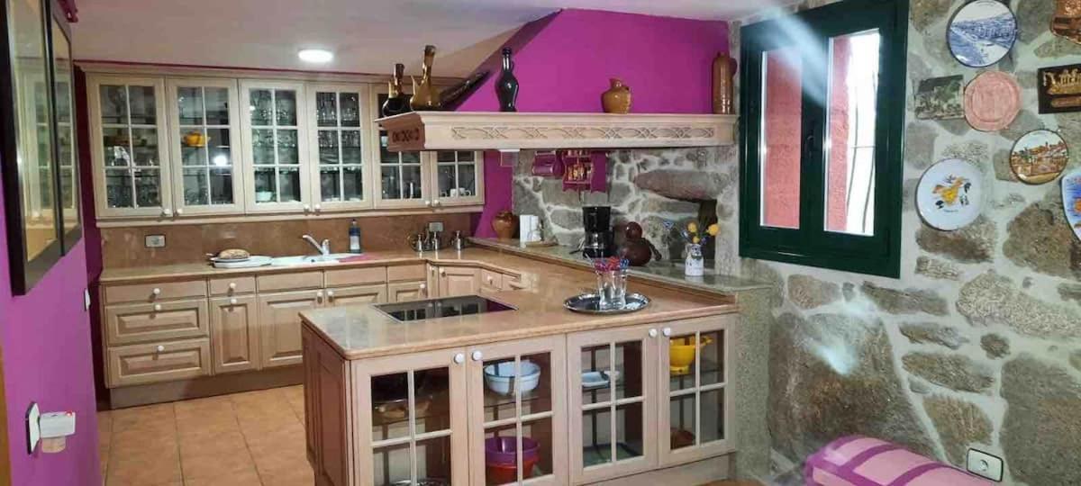 Alojamiento Entero Con Piscina Y Jardin. Ourense Luaran gambar