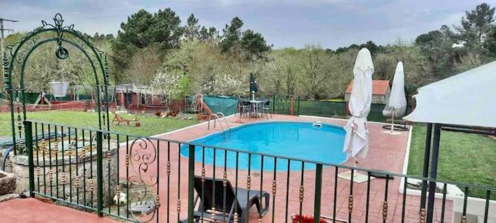 Alojamiento Entero Con Piscina Y Jardin. Ourense Luaran gambar