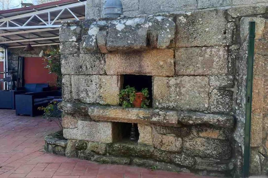 Alojamiento Entero Con Piscina Y Jardin. Ourense Luaran gambar