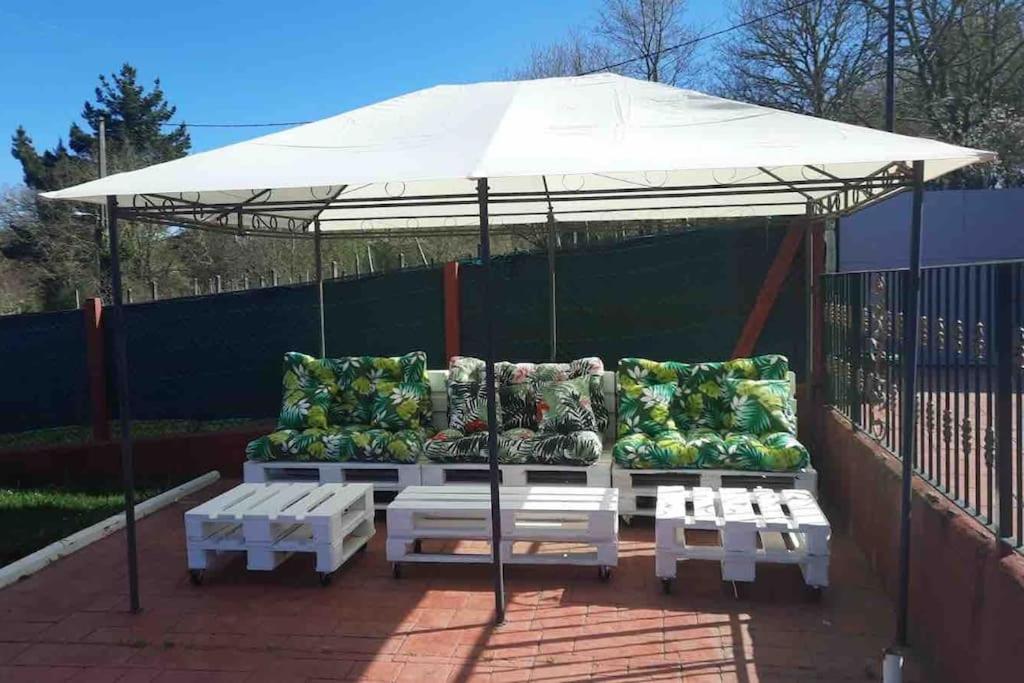 Alojamiento Entero Con Piscina Y Jardin. Ourense Luaran gambar