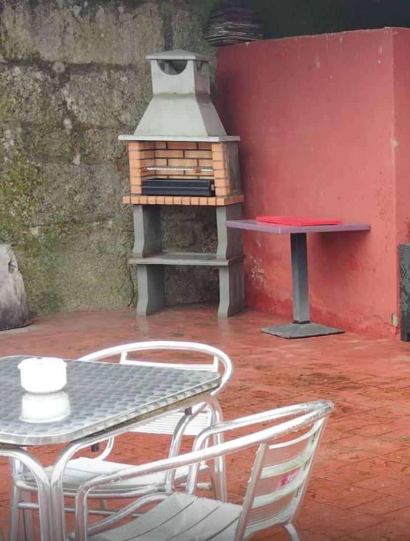Alojamiento Entero Con Piscina Y Jardin. Ourense Luaran gambar