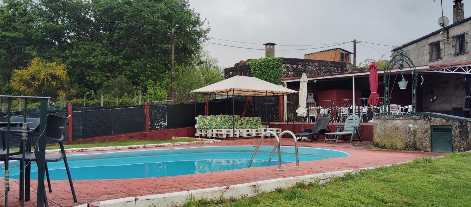 Alojamiento Entero Con Piscina Y Jardin. Ourense Luaran gambar