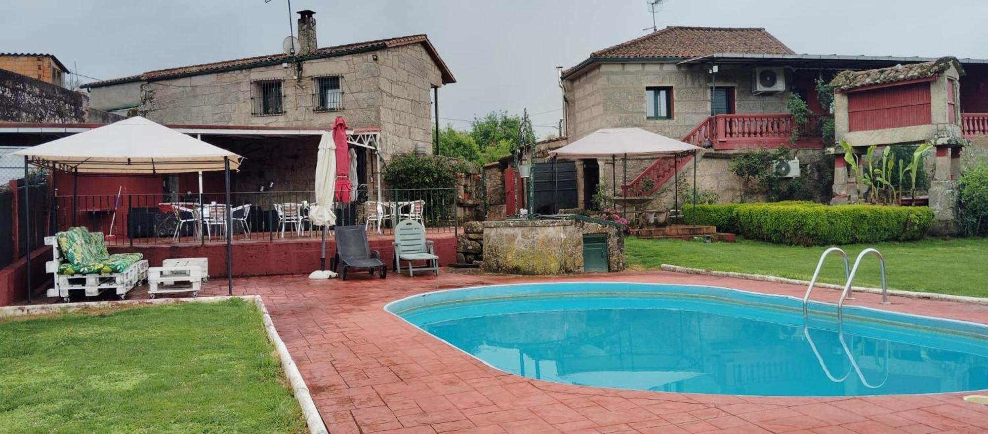 Alojamiento Entero Con Piscina Y Jardin. Ourense Luaran gambar
